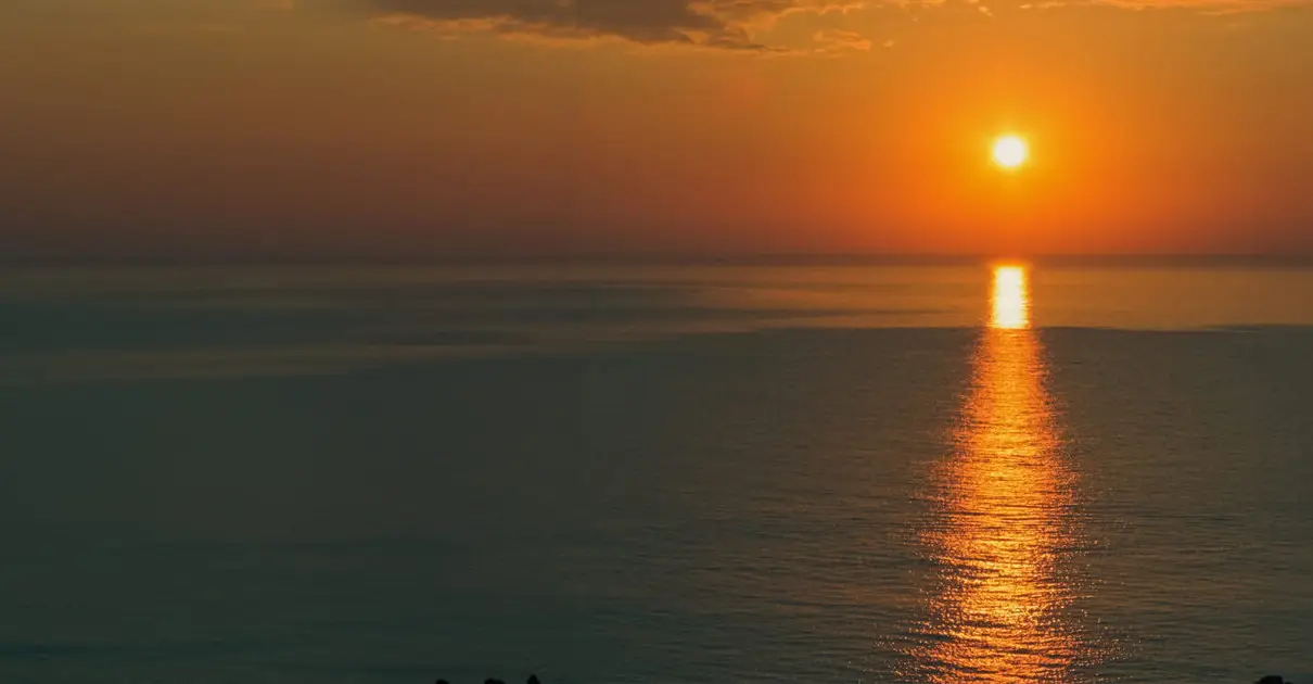 Corona Beer ทำ Ads โฆษณาสุดเจ๋งใช้ภาพสต็อกลวงตาคล้ายขวดเบียร์_cover