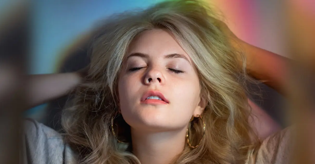 เติมสีสันให้กับเดือน Pride Month ด้วย 10 สี Neon จาก stock photo_cover