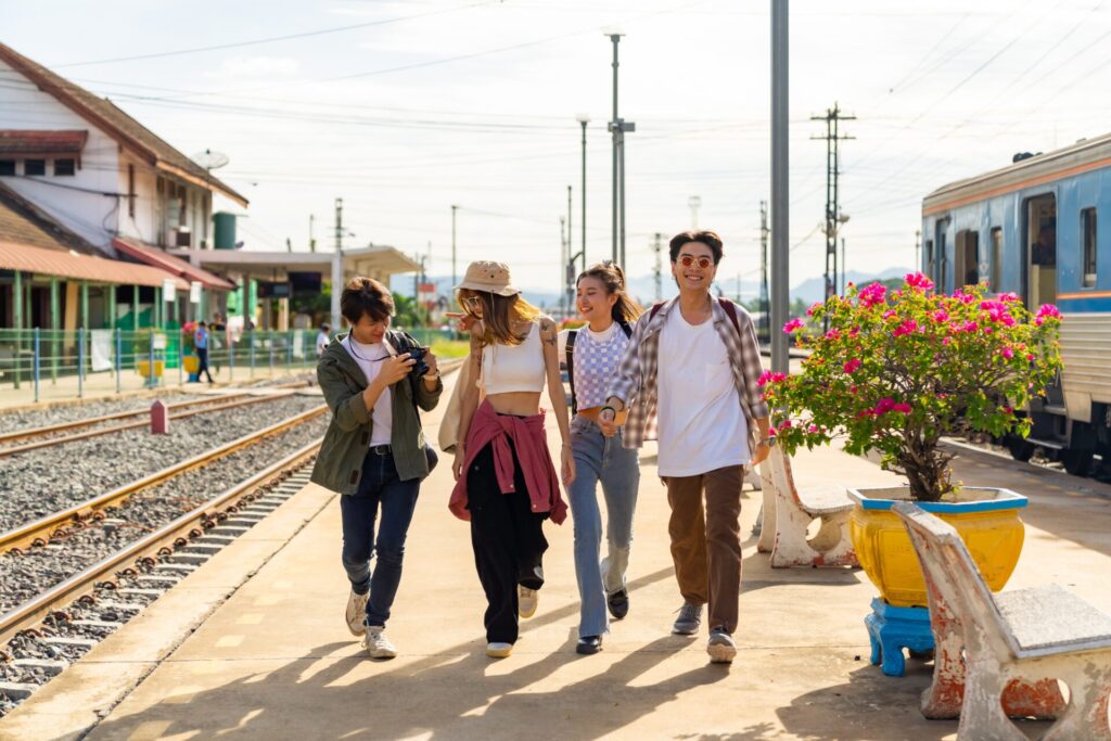 Group,Of,Happy,Young,Asian,Man,And,Woman,Enjoy,Outdoor